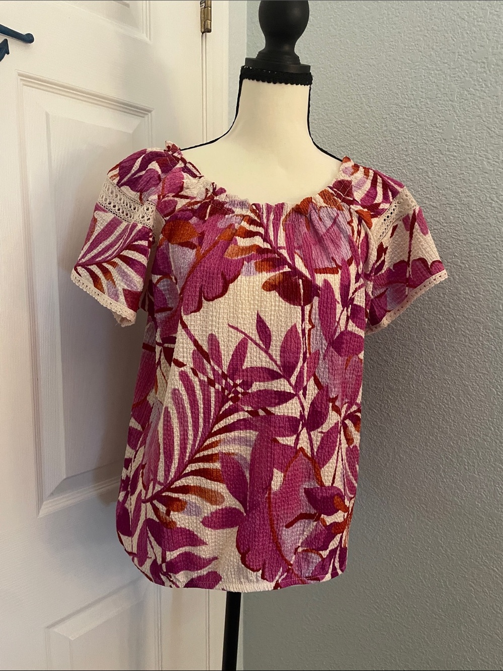 kathy ireland Pink and Cream Floral Peasant Blouse NWT